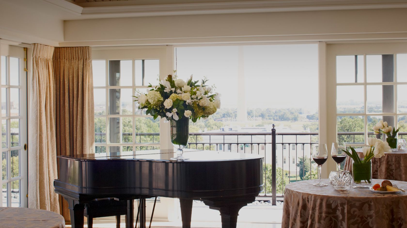 Piano in the Top of the Hay at The Hay-Adams Hotel, featuring a scenic view of The Washington Monument